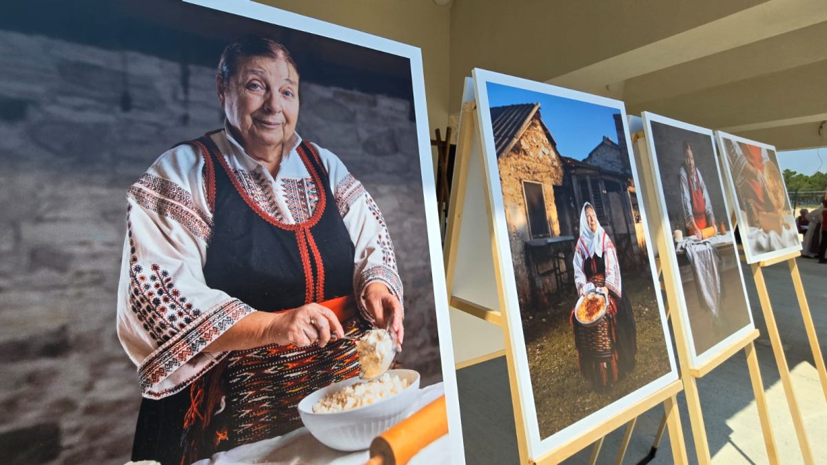 benkovac izlozba pecat  15