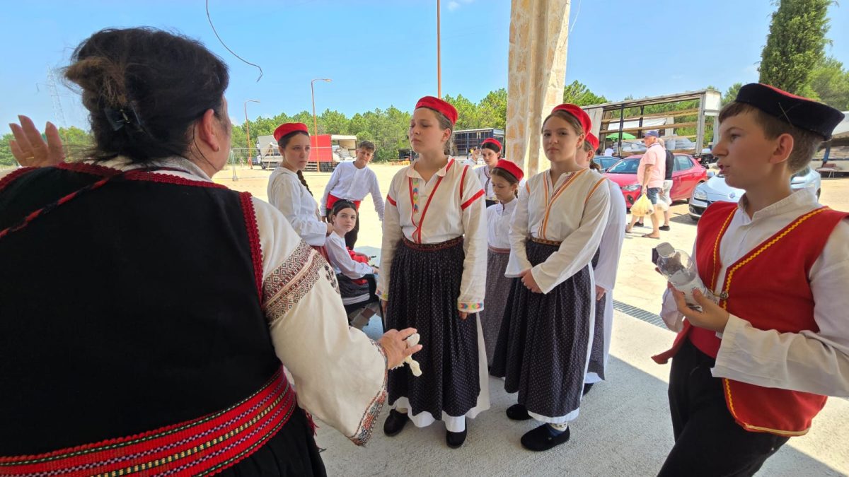 benkovac izlozba pecat  24