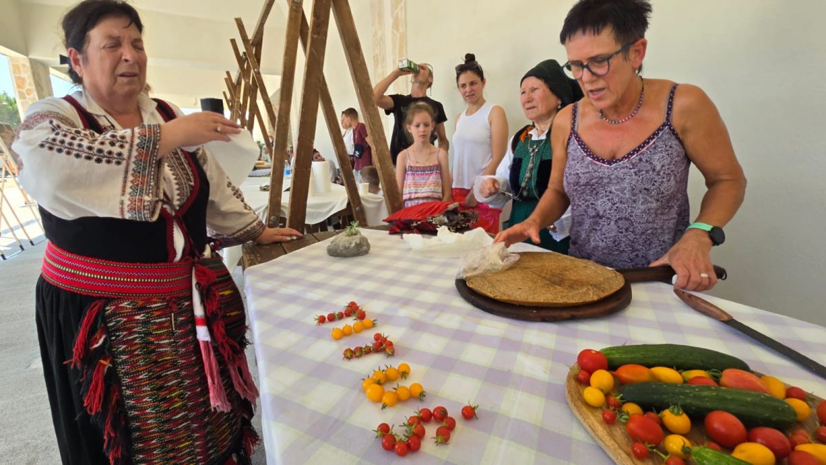 benkovac izlozba pecat  35