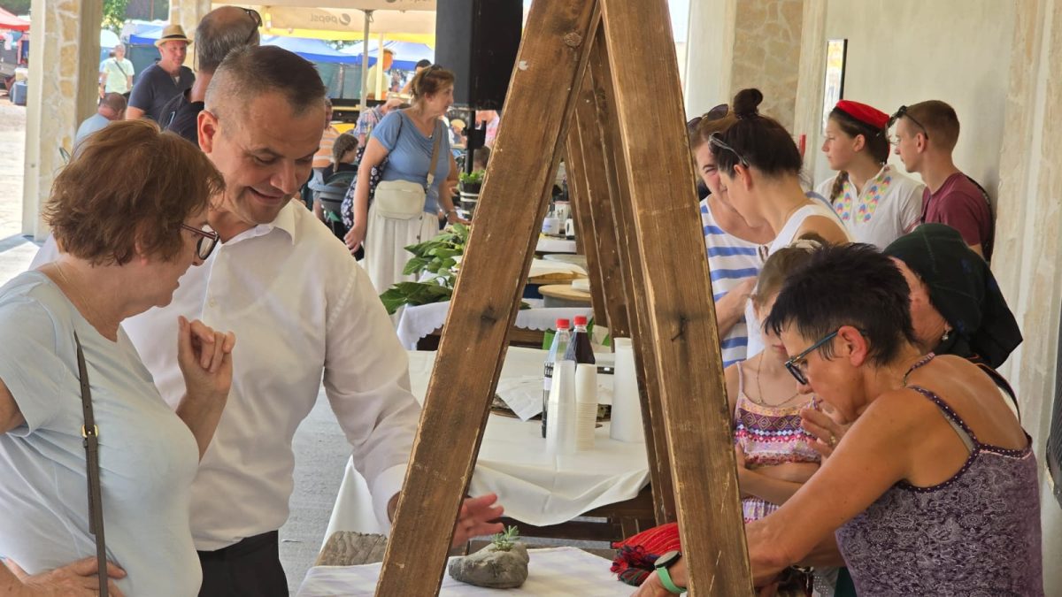 benkovac izlozba pecat  36