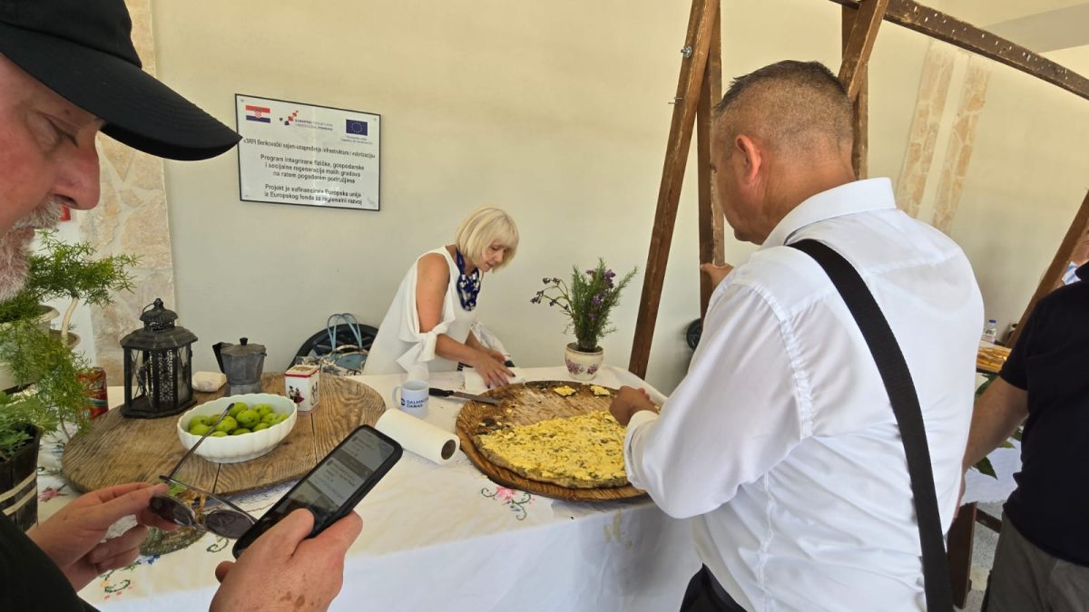 benkovac izlozba pecat  37