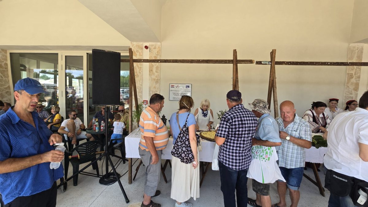 benkovac izlozba pecat  50