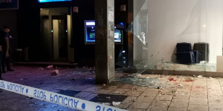 Grozne scene u centru Splita: 22 osobe razrezane staklom, jedna zadržana u bolnici