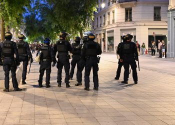 U STRAHU SU VELIKE OČI Francuska će rasporediti još policajaca kako bi spriječili nerede nakon izbora | NACIONAL.HR