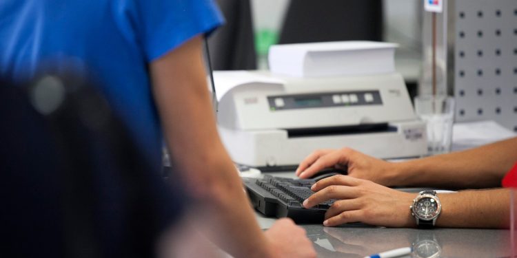 Hrvatica zbog prekovremenih na poslu tužila banku: Odšteta bi mogla biti golema