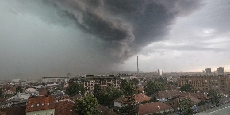 Cijela Hrvatska pod meteoalarmima, stiglo upozorenje meteorologa: ‘Prijeti nam vremenska nepogoda’