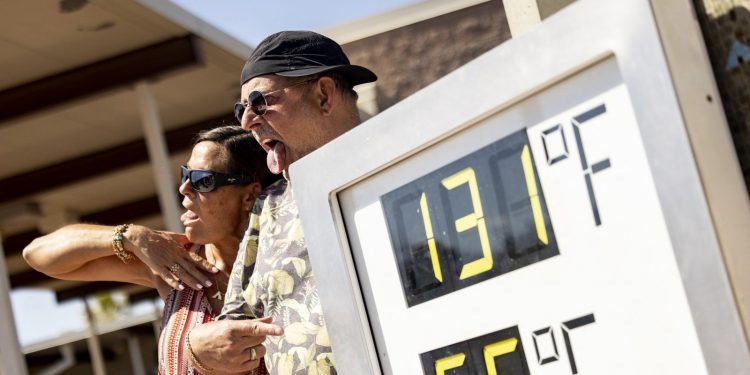 KLIMATSKI PAKAO Zapad SAD-a prži se na 55 stupnja; mladić umro od vreline | NACIONAL.HR