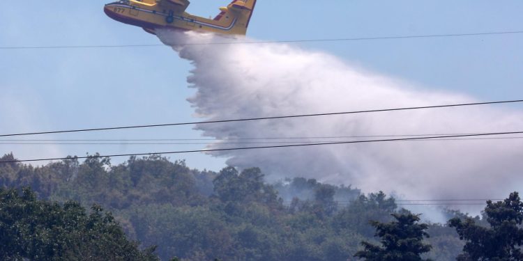 MA DAJTE, LJUDI! Vatrogasci upozoravaju da požari nisu predstava i da ih se ne snima dronovima | NACIONAL.HR
