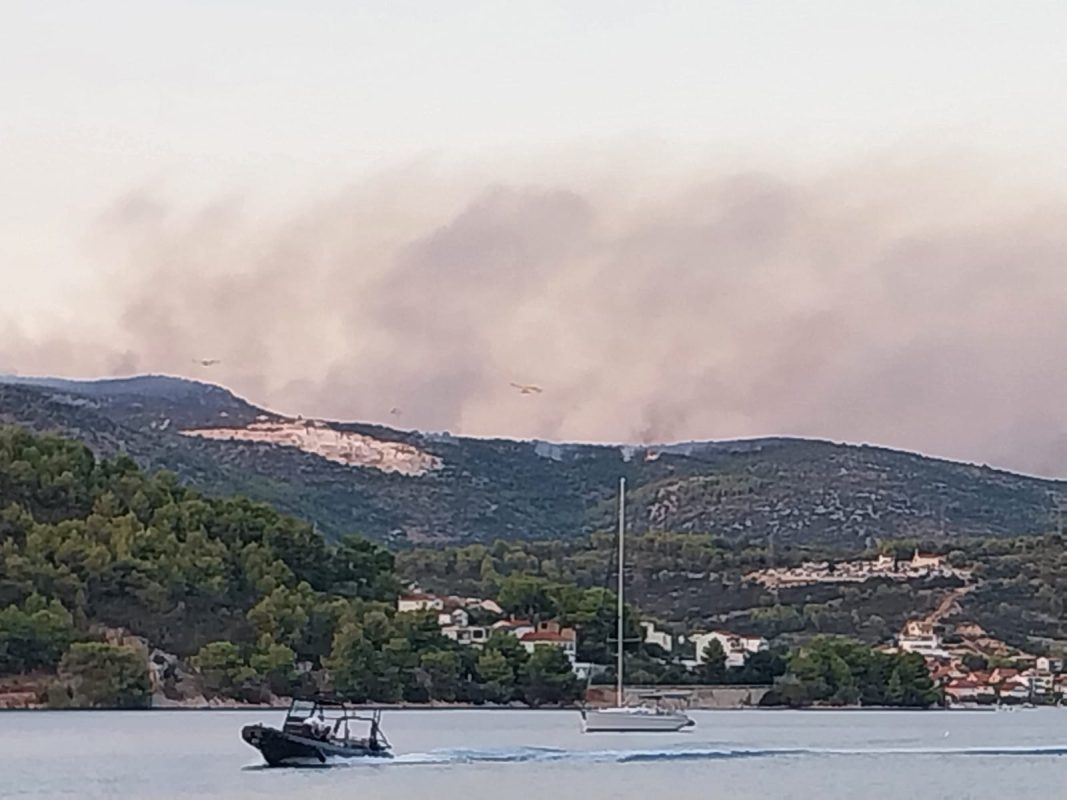 pozar kod trogira 2