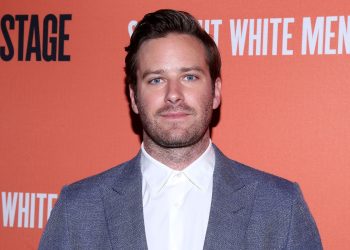 MAZOHIST Armie Hammer optužen da je nožem urezao slovo A u međunožje svoje djevojke, on kaže da je sve bilo sporazumno | NACIONAL.HR