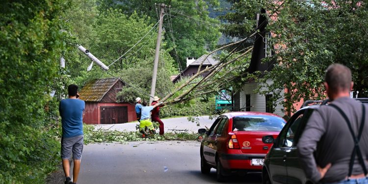 KAOS U ČEŠKOJ Muškarac poginuo u oluji, sedmero ozlijeđenih na festivalu | NACIONAL.HR