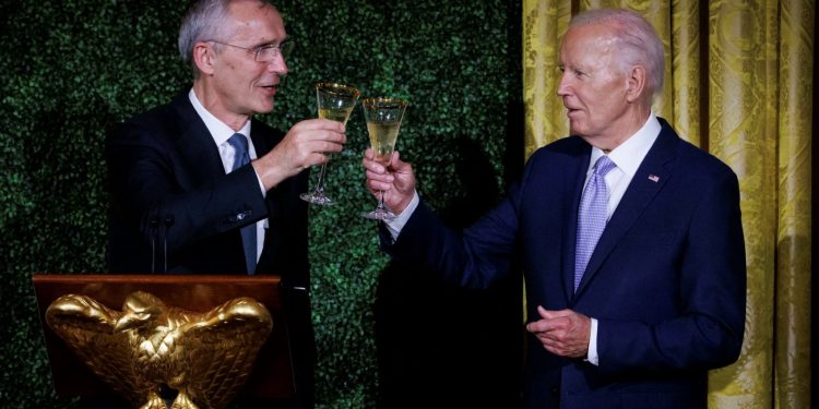 TRAČEVI S NATO SAMITA Raste zabrinutost zbog Bidenove kandidature, ne prepoznaje poznanike | NACIONAL.HR