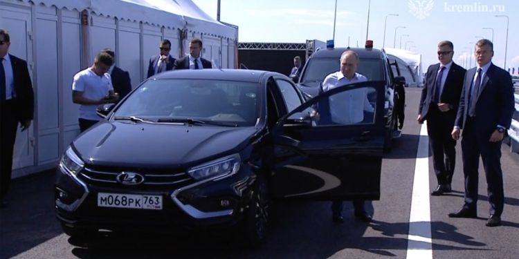 NAKON 14 GODINA GRADNJE Putin pustio u promet autocestu od Moskve do Sankt Peterburga | NACIONAL.HR