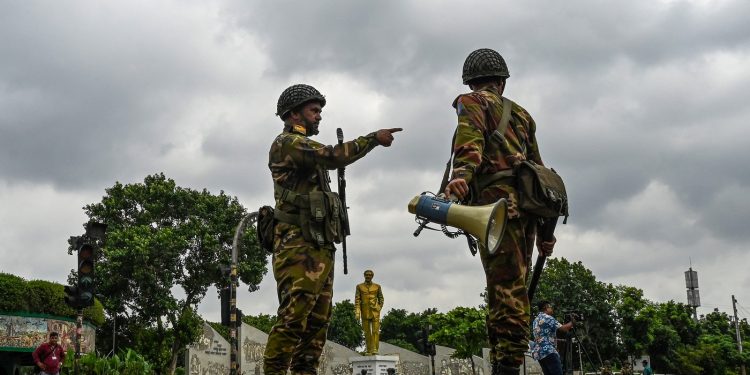 ODSJEČENI OD SVIJETA Policijski sat u Bangladešu, vojska je na ulicama, a nema ni interneta | NACIONAL.HR