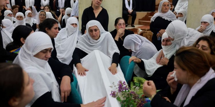 VELIKA TUGA SAD okrivio Hezbolah za napad na Golansku visoravan, tisuće se okupile na sprovodu | NACIONAL.HR