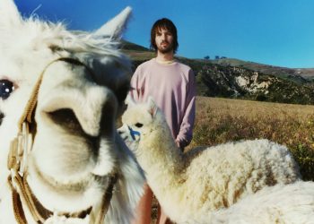 TAME IMPALA Glazbenik Kevin Parker osmislio ‘psihodeličnu’ odjevnu kolekciju s francuskim modnim brendom | NACIONAL.HR