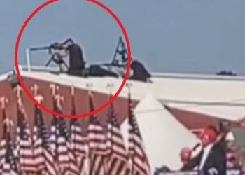 Pojavila se snimka iz drugog ugla: Pogledajte kako je snajperist Tajne službe udarao po atentatoru