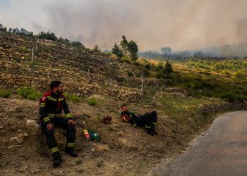 PRED VATROGASCIMA BESANA NOĆ Kod Skradina gori već 30 sati. Požar kod Tučepa širi se prema Podgori; u tijeku evakuacija | NACIONAL.HR