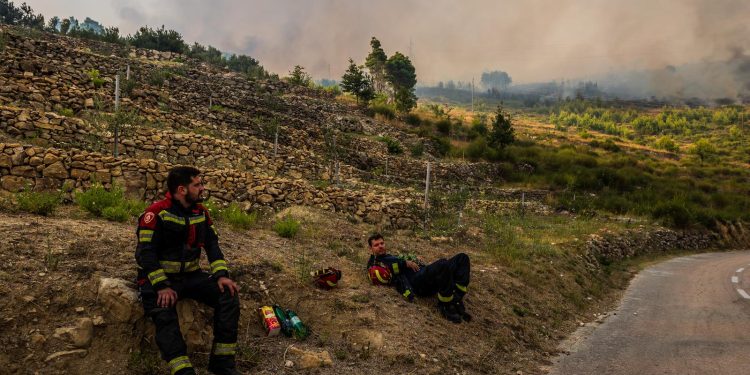 PRED VATROGASCIMA BESANA NOĆ Kod Skradina gori već 30 sati. Požar kod Tučepa širi se prema Podgori; u tijeku evakuacija | NACIONAL.HR