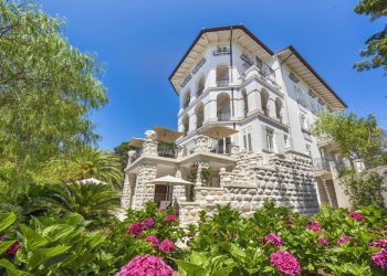 VIŠE OD 20 TISUĆA EURA ZA NOĆ! Najam luksuznih nekretnina na hrvatskoj obali dostiže vrtoglave cijene tijekom turističke sezone | NACIONAL.HR