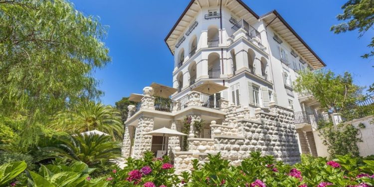 VIŠE OD 20 TISUĆA EURA ZA NOĆ! Najam luksuznih nekretnina na hrvatskoj obali dostiže vrtoglave cijene tijekom turističke sezone | NACIONAL.HR