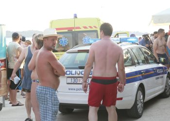 MASOVNA TUČNJAVA U VODICAMA Gosti tvrde da je bilo i pucnjave, policija opovrgava | NACIONAL.HR