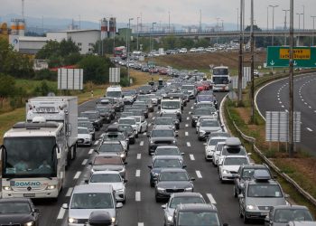 HAK Pojačan je promet na cestama u smjeru mora, kod čvora Popovec kolona od osam kilometara | NACIONAL.HR
