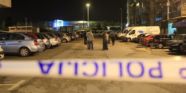 NEVJEROJATAN POKUŠAJ UBOJSTVA Mladić ušao u sobu 43-godišnjaka i napao ga nožem na spavanju | NACIONAL.HR