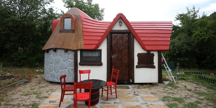 ‘NAJSLAĐE MJESTO IKAD’ Britanski medij nahvalio bajkovito seoce u blizini Skradina | NACIONAL.HR