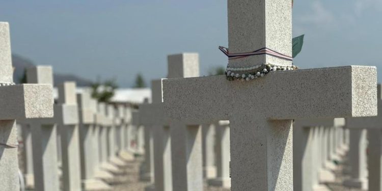 11 tisuća križeva na “Groblju mira” kao znak sjećanja na žrtve totalitarnih režima