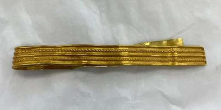 12-godišnjak pronašao zlatnu narukvicu dok je šetao psa, ispostavilo se da datira iz prvog stoljeća nove ere