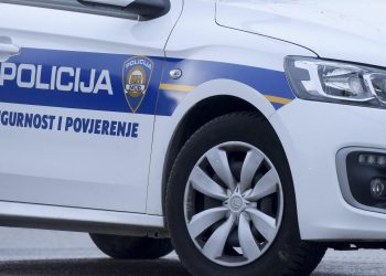 Slobodna Dalmacija – Težak incident ispred Marjanskog tunela: zaletio se kombijem na vozačicu motocikla i oštetio ga, ali tu nije stao