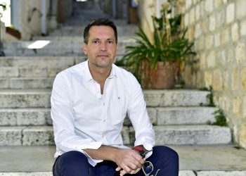 Slobodna Dalmacija – Kobni nametnik opet ubija splitske koštele; stručnjak ogorčen: ‘Parkovi i nasadi ne rade ništa, sade stabla kao pome!’