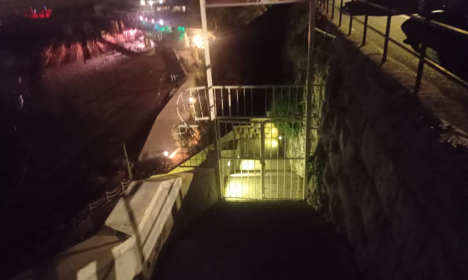 Protuzakonito zaključana ograda na kupalištu u Dubrovniku: "S jedne strane zaštitari, a s druge katanac"