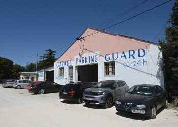 Slobodna Dalmacija – Dvije godine usred grada ilegalno naplaćivao parking! “Radimo sve po zakonu. Minimalac je 1200 € plus manča od 300 €”