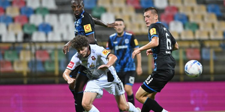 Sportske novosti – UŽIVO: Bivši hajdukovac morao van igre zbog ozljede, otvorilo se na obje strane, Varaždinu poništen pogodak