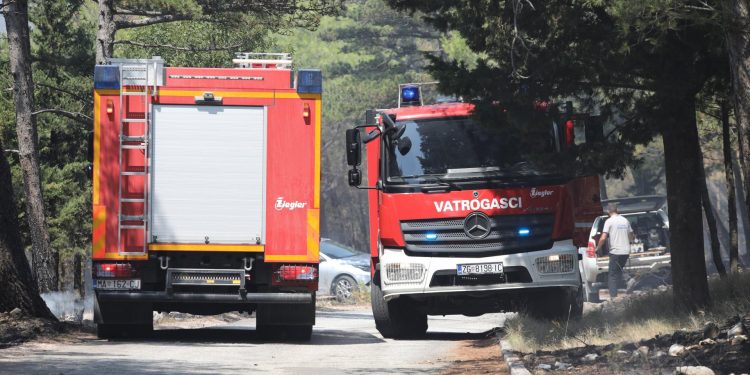 Slobodna Dalmacija – Dugopoljci izazvali požar na čak 40.000 kvadrata zbog neobičnog ‘sporta’; Lovci reagirali na priopćenje iz Policije