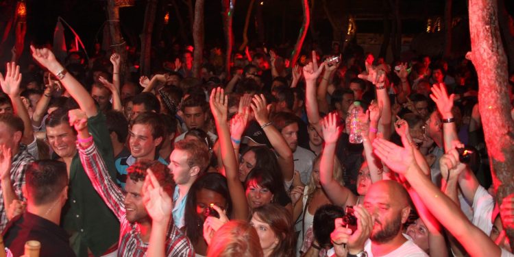 Slobodna Dalmacija – Gotovo je s partijanjima u Carpe Diemu! Evo kako su objasnili svoju odluku: ‘Žalimo i ispričavamo se’