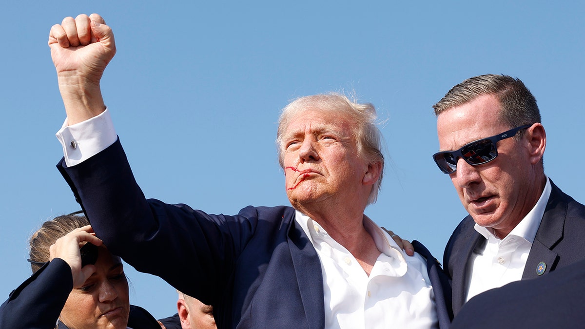 Trump nakon što je njegov upucan