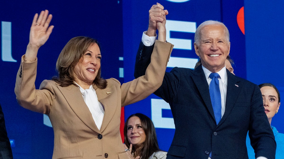 Biden i Harris na pozornici DNC-a