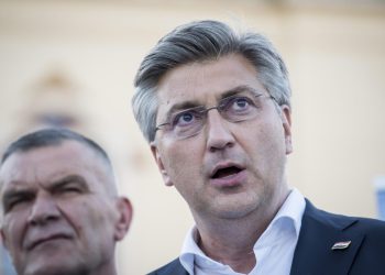 Dujiću nije naškodilo more afera. Jedino čega se boji je da mu Plenković na mobitel ne pošalje poruku sljedećeg sadržaja…