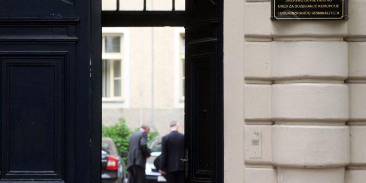 DOSTA HRABRO Krao od Županijskog državnog odvjetništva mobitele, tablete, informatičku opremu i novac | NACIONAL.HR