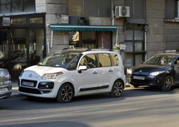 Slobodna Dalmacija – Kome više treba apartman i plaćanje skupocjenog noćenja? Pogledajte kako su se ‘smjestili’ turisti u centru Splita