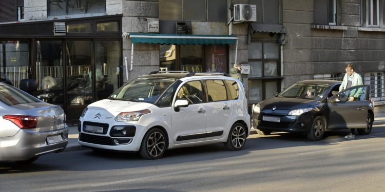 Slobodna Dalmacija – Kome više treba apartman i plaćanje skupocjenog noćenja? Pogledajte kako su se ‘smjestili’ turisti u centru Splita