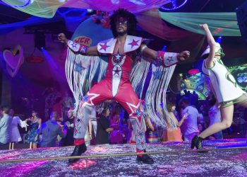 PARTY NA IBIZI Slavni DJ-i u novom dokumentarcu govore kako je nastala najpoznatija klupska plesna scena na svijetu | NACIONAL.HR