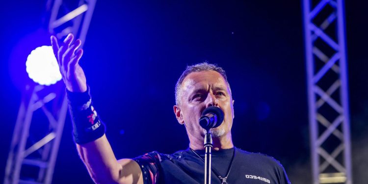 Slobodna Dalmacija – Odlična vijest za ljubitelje Thompsonovih pjesama: nakon dva koncerta u Imotskom, vraća se u Dugopolje, evo svih detalja