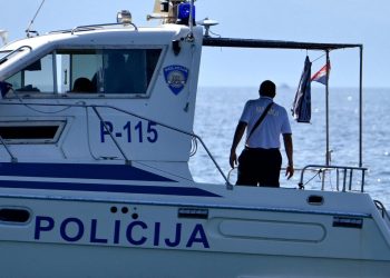 Slobodna Dalmacija – I dalje traje potraga za mladim Britancem koji je pao s kruzera: ‘Preživljavanje u tim uvjetima je više od 12 sati’