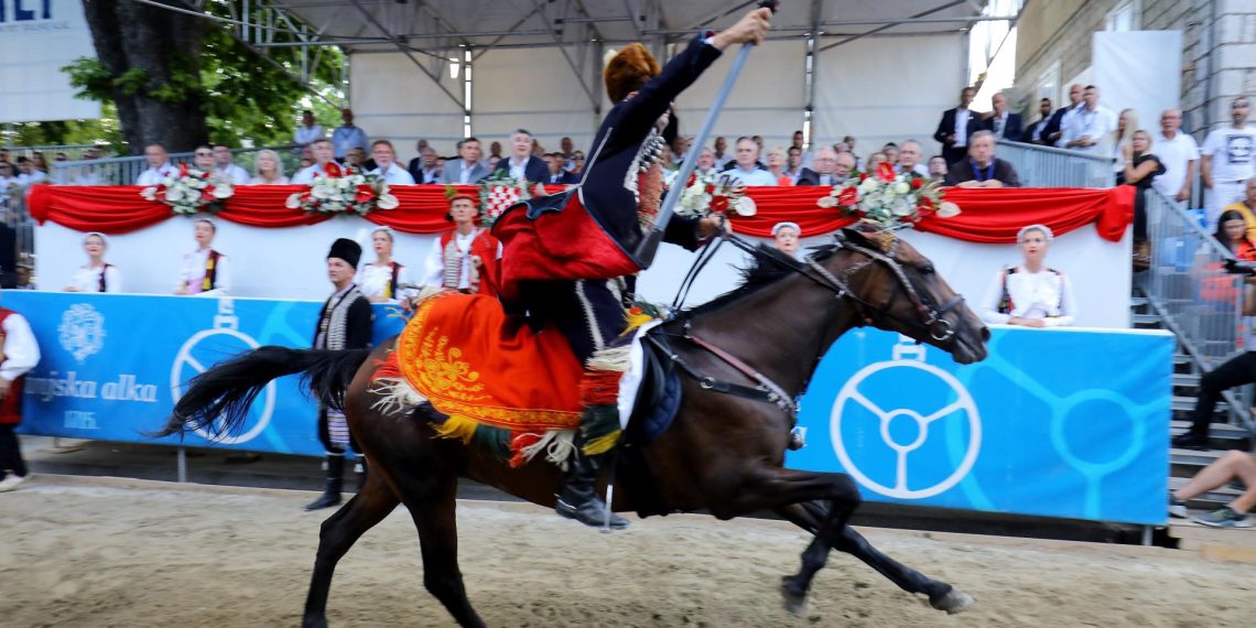 Slobodna Dalmacija – Francuzi su je ugasili, car Franjo Josip pomagao. Za vrijeme Tita narušena su pravila… S Tuđmanom se ‘vratila’ i Gospa