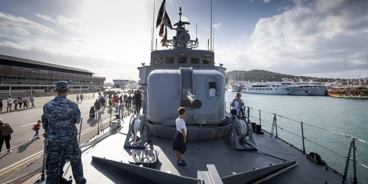 Slobodna Dalmacija – Zašto je predsjednik države ovako naglo prekinuo vojnu vježbu nedaleko Dubrovnika? Milanović spašava sezonu…