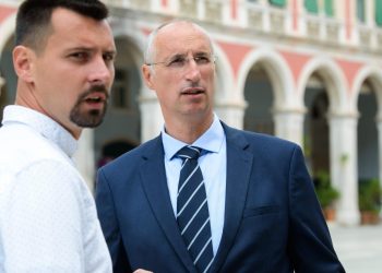 Slobodna Dalmacija – Lakše do 16 projekata nego do 16 vijećnika? Puljkove faraonske najave ne jamče i novu dominaciju u Gradskom vijeću